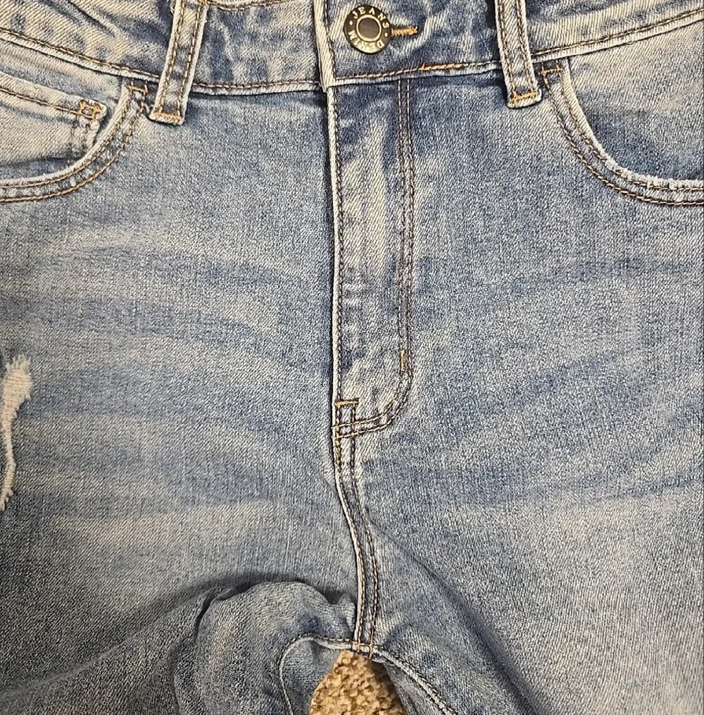 Light Blue Distressed Girl's Jeans